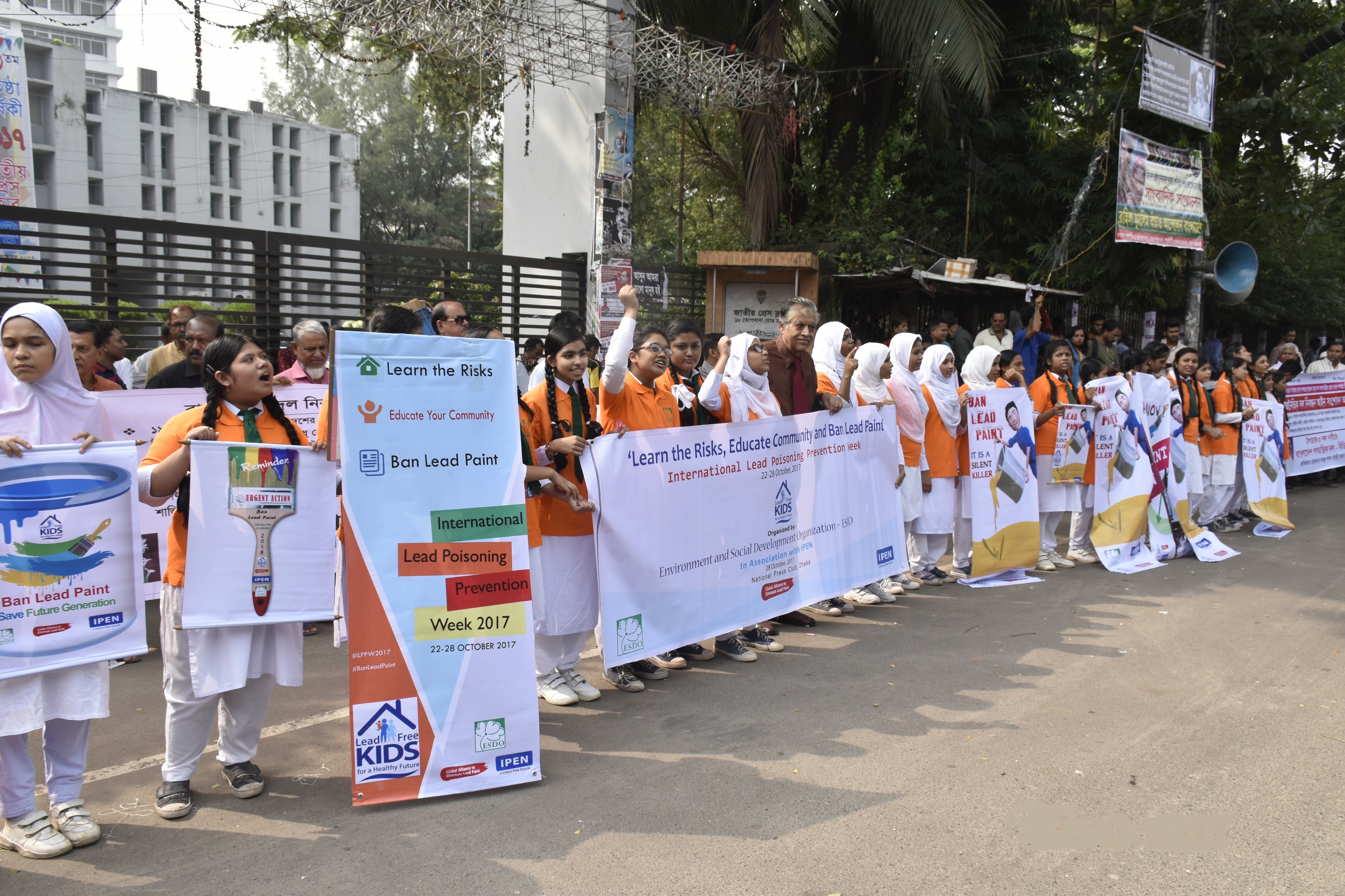 Human Chain at National Press Club Demanded Ban on Lead Paints